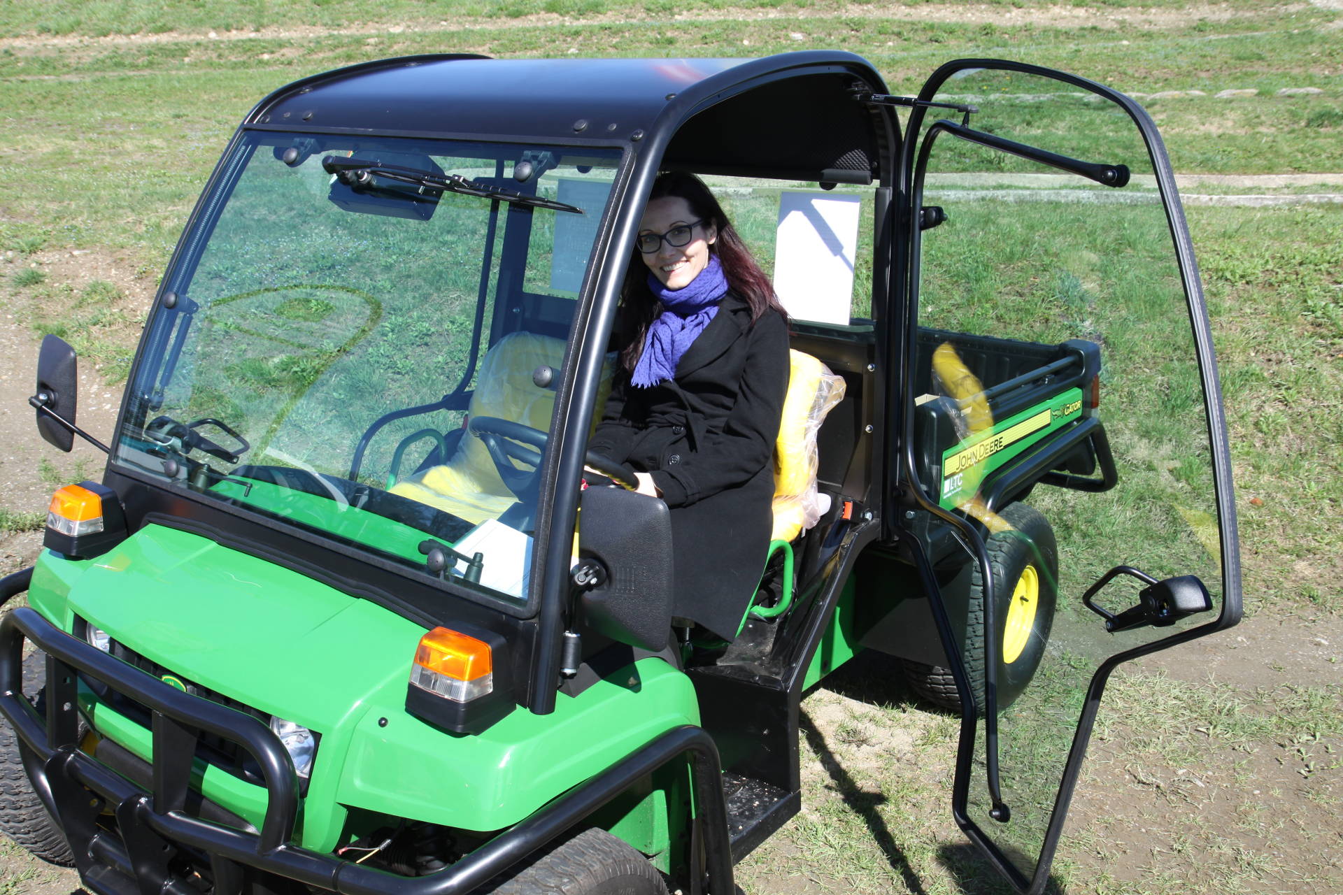 Der E-Gator von John Deere als Transportfahrzeug für Landwirtschaft und Gemeinden. © Tanja Solar